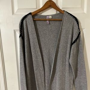 Alya med grey cardigan sweater